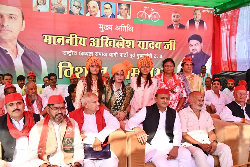 indiasavebharat's tweet image. माननीय राष्ट्रीय अध्यक्ष श्री अखिलेश यादव जी ने मध्य प्रदेश के छतरपुर जिले की चंदला विधानसभा से समाजवादी पार्टी के प्रत्याशी श्री पुष्पेंद्र अहिरवार जी के समर्थन में जनसभा को किया संबोधित।
@yadavakhilesh

#ISupportAkhilesh #TeamAkhilesh 
#AkhileshYadav #SamajwadiParty