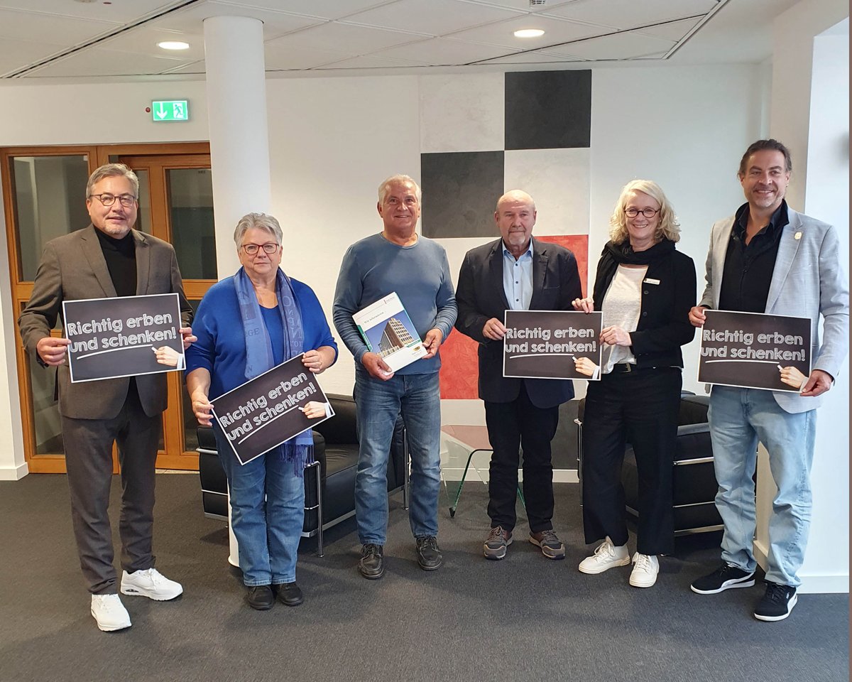 Der Seniorenrat der Stadt Düren lädt, zusammen mit der Sparkasse Düren, zur Infor-Veranstaltung "Richtig erben und schenken": 
Mittwoch, 08.11.2023, 17.30 Uhr, Sparkasse Düren, BeratungsCenter Düren.
Mehr Informationen auf: sparkasse-dueren.de