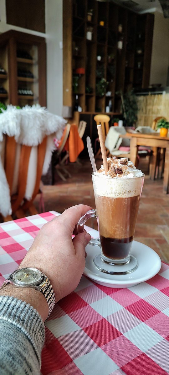 samilletweet's tweet photo. 🥃 Päiväkahvit 😘

#IrishCoffee
#WineLibrary
#RaekojaPlats https://t.co/RHCrzOjs4o