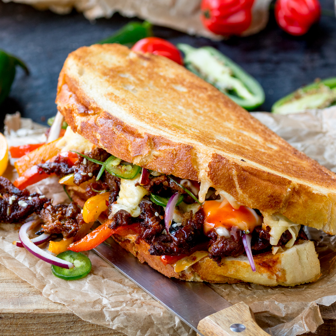 Let's celebrate #worldsandwichday This Korean Steak Sandwich with Jalapenos and Garlic Mayo is roll-your-eyes-in-your-head amazing! Marinated rib eye steak and a kick of chilli heat! Gorgeous weekend treat😋🌶 kitchensanctuary.com/korean-steak-s…⁠ #ad #foodie #recipe