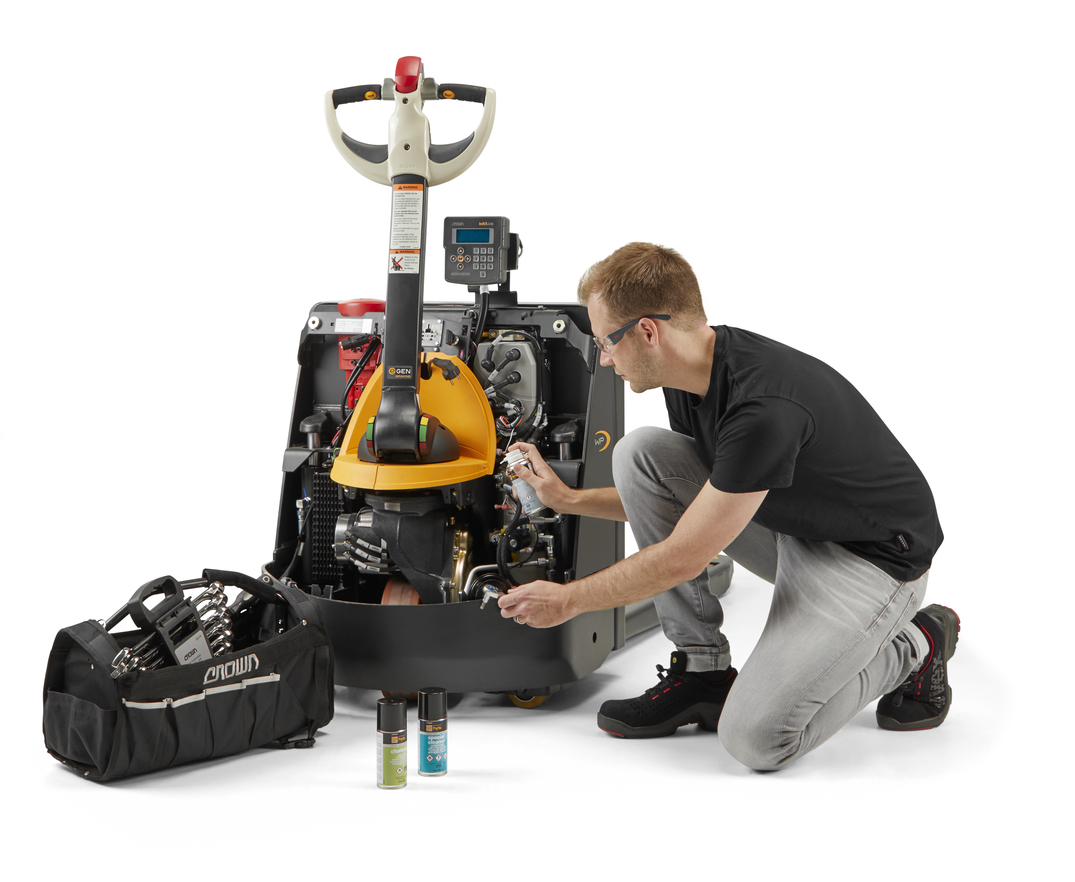 Keep your career moving with Crown! Work with passionate people. Be inspired by innovation. A world of opportunity awaits. ow.ly/K1Hs50PZHhj #Crown #Forklifts #Jobs