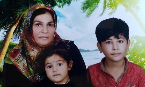 🔴 Konya'da, 2019 yılında eşi, oğlu ve kızını tüfekle öldürdükten sonra kayıplara karışan Afganistan uyruklu Abdullah Kudusi (32) hakkında, Savcılık 3 kez ağırlaştırılmış müebbet hapis cezası istemiyle dava açtı.  

Katil Afgan baba, INTERPOL tarafından kırmızı bültenle aranıyor.