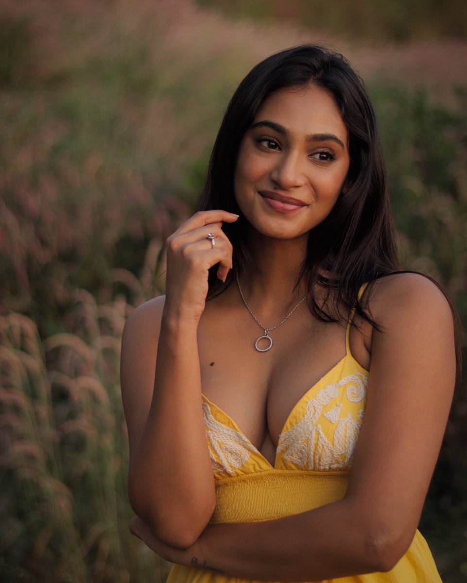 Last from this series 🌻🌼☀️ . A burst of yellow in the golden hour, where smiles and flowers bloom. 🌻🌼☀️ . Captured by @kilaruness 📸 . #goldenhour #flowers #anukreethyvas #photography . #goldenhour #goldenhourmagic #smileandshine #yellow #anukreethyvas #tollywood #tollywood