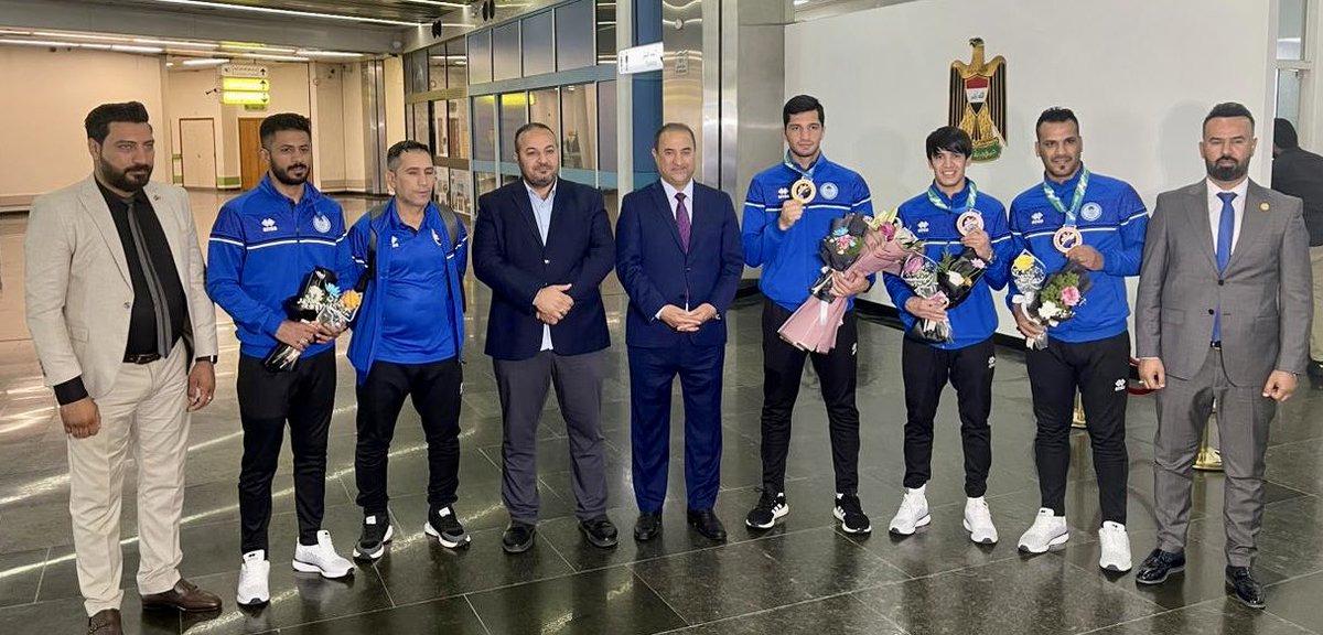 dhumed's tweet photo. نيابة عن معالي وزير الشباب والرياضة الدكتور احمد المبرقع استقبلنا صباح اليوم في مطار بغداد الدولي وفد منتخب المواي تاي الحاصل على ميدالية ذهبية وأخرى برونزية في دورة الألعاب العالمية اختتمت مؤخراً في الرياض ونقلنا للوفد تحيات السيد الوزير وتبريكاته على انجازهم المميز. https://t.co/vJ2gVK557X
