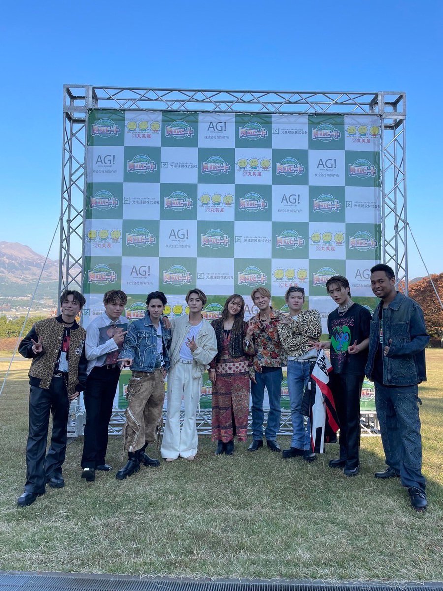 ballistik_fext's tweet photo. #阿蘇ビート
@asobeat_fes

EXILE NESMITHさん(@ex_nes_official)、Leola さん(@Leola_official)とお写真を撮らせていただきました📸✨

ありがとうございました!!

#BALLISTIKBOYZ #BBZ https://t.co/UDYC54YN0L