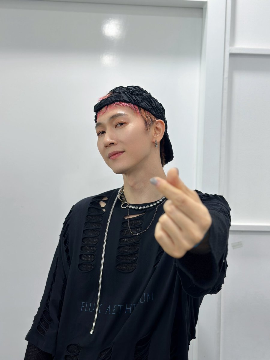 whcreative35's tweet photo. 막방까지 달려와준 이것들아,
오늘도 고마워 사랑해 진짜야💙 https://t.co/351JGKYbMV