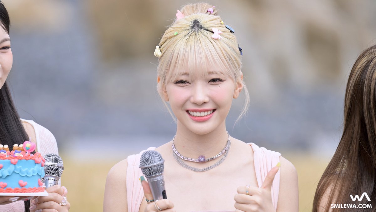 [8K] #NiziU (#니쥬) 한국 첫 미니 팬미팅 얼빠 직캠 @ 뮤직뱅크 | 231103 youtu.be/KlCmvt4kg4w