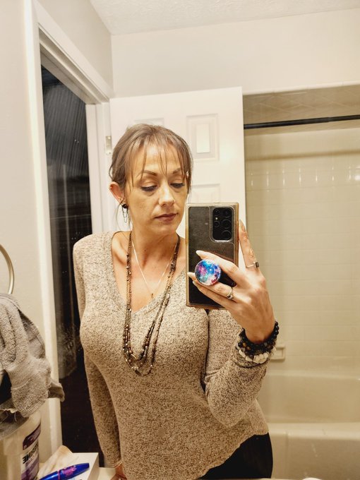 Work Life! Been busy but I'm coming back! Go to the link in Bio to see me pull my pants down more😉 https://t<a href="/tag/workout"class="tags"><span>#workout</span></a><a href="/tag/gfe"class="tags"><span>#gfe</span></a><a href="/tag/thirstythursdays"class="tags"><span>#thirstythursdays</span></a><a href="/tag/onlyfansgirl"class="tags"><span>#onlyfansgirl</span></a>