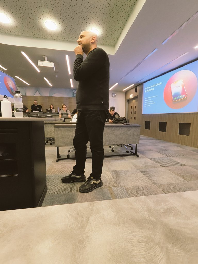 An absolute pleasure hosting @BeyNaveed at <a href="/TeessideUni/">Teesside University</a>! Such an inspiration as a GP fighting for the health rights of people with learning disabilities and Autism! 👏👏