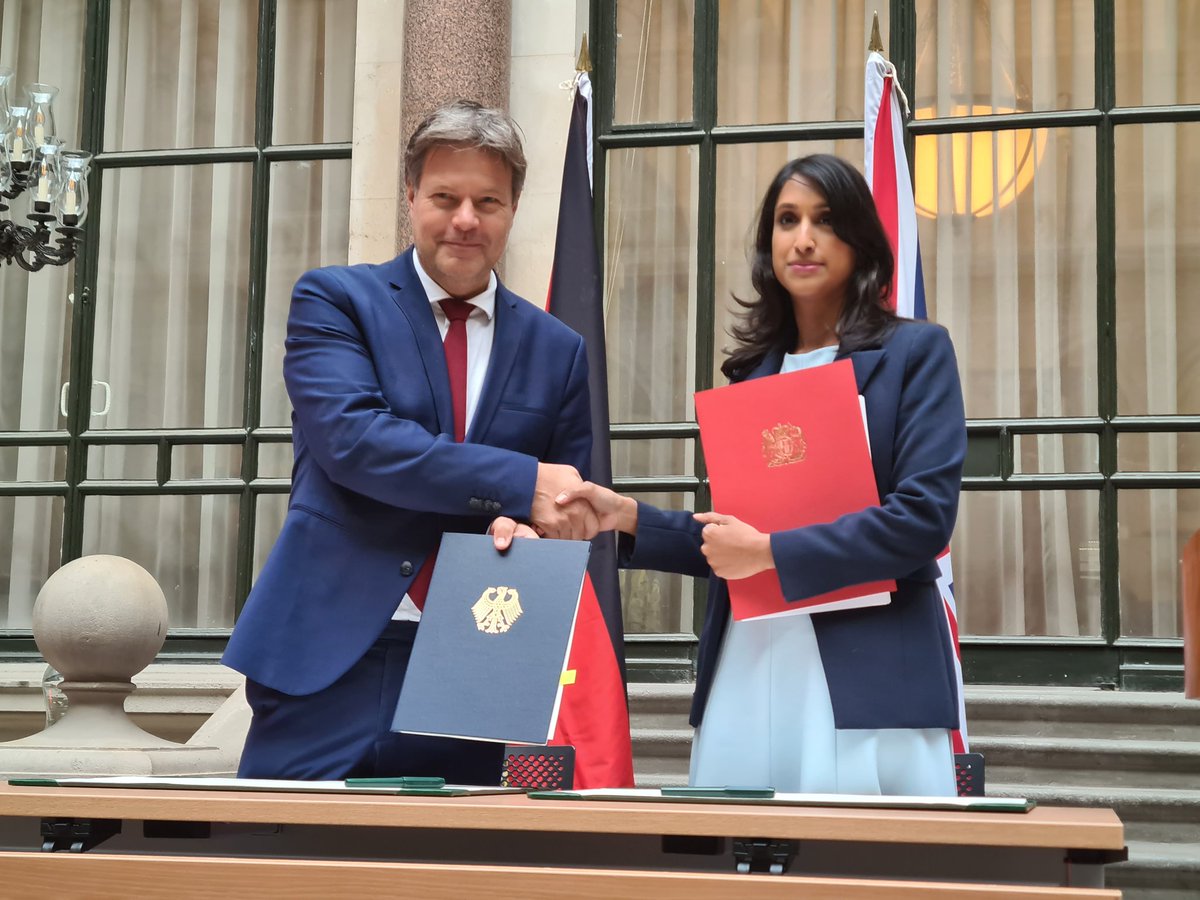 Signing the British-German Energy and Climate Partnership with Vice Chancellor Habeck and Secretary of State for Energy Security and Net Zero, Claire Coutinho.
We open the door for stronger cooperation on renewable energy, grid interconnections, offshore wind and green hydrogen.