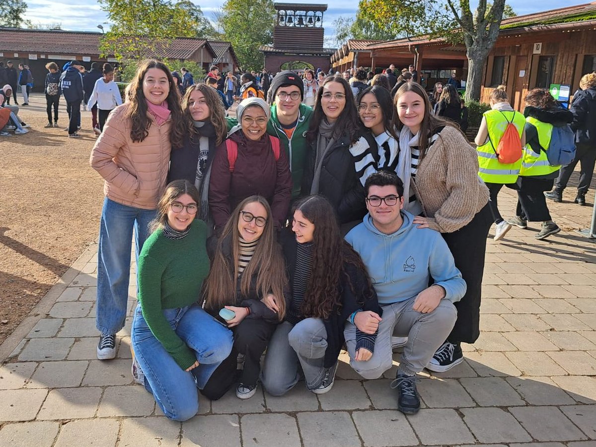 La #Peregrinación a #Taizé 🇫🇷 es un encuentro con uno mismo, con Dios y con los demás a través de la reflexión.
Algunos de nuestros alumnos comparten estos días la experiencia con otros colegios Pureza de María, uniendo corazones y forjando lazos.🙏❤
#pmariacid #DeLoBuenoLoMejor