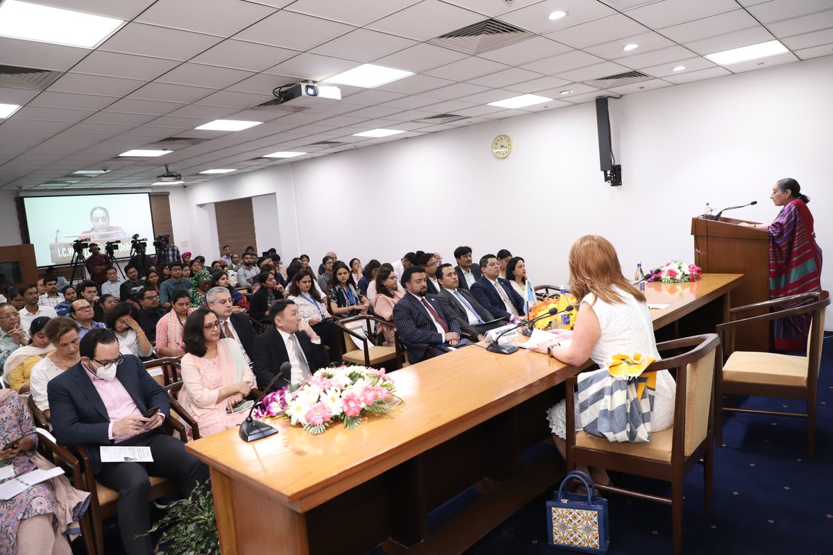 ICWA organized the 46th Sapru House Lecture by H.E. Karla Samayoa Recari, Vice-Minister of Foreign Affairs of #Guatemala on 'Empowerment of #Women in Guatemala: An Approach to Equality and Development' today at #SapruHouse. It was chaired by Amb. Vijay Thakur Singh, DG, ICWA.
🇮🇳…