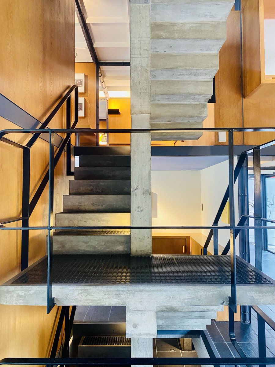 estema2's tweet photo. #leCorbusier #zürich #treppenhausfreitag https://t.co/Ol9j3w4MJi