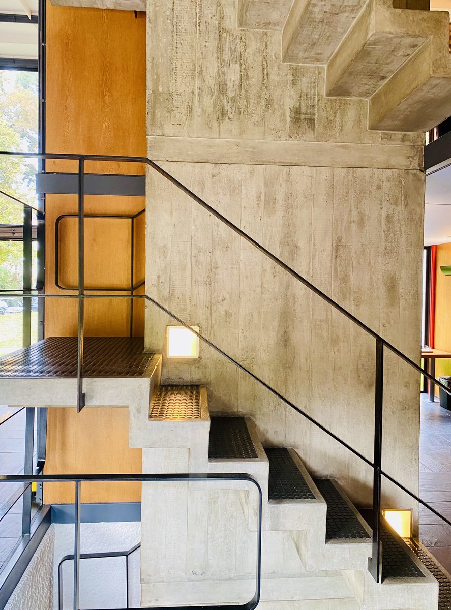 estema2's tweet photo. #leCorbusier #zürich #treppenhausfreitag https://t.co/Ol9j3w4MJi