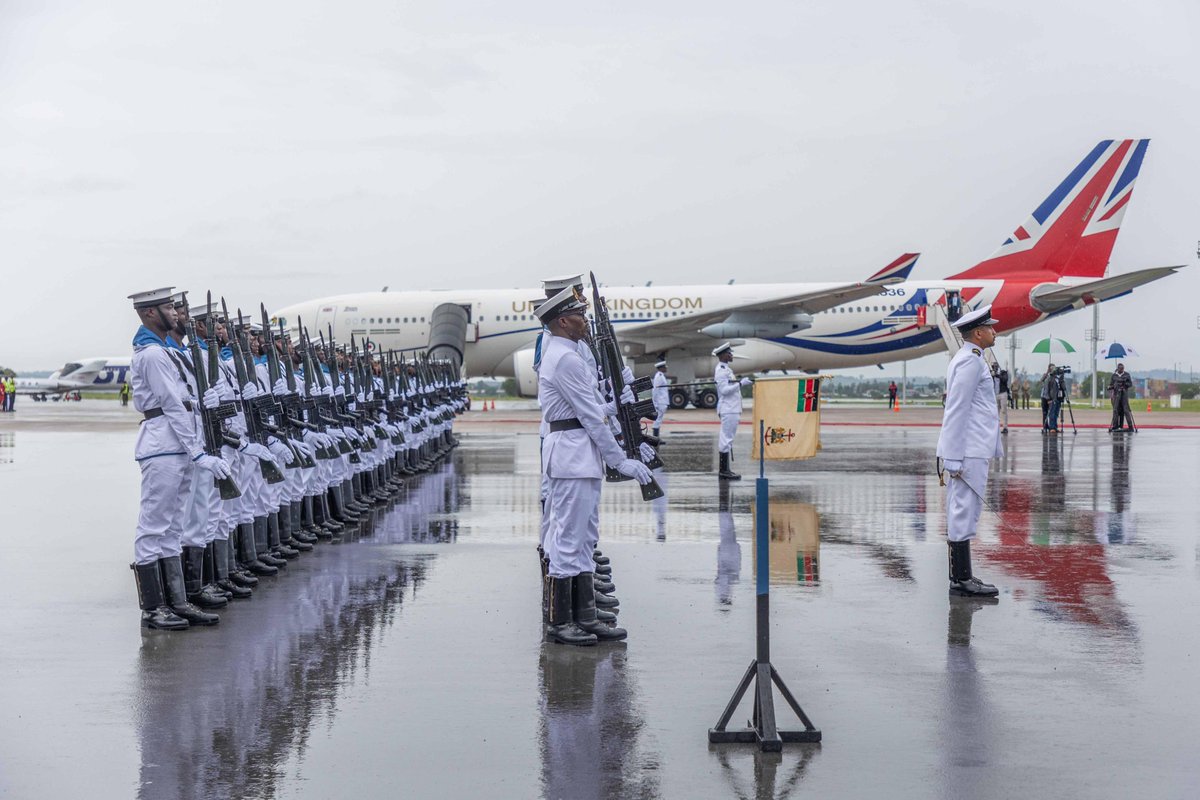 PICTURES: King Charles III, Queen Camilla depart Kenya after end of their four-day visit; seen off by President Ruto at Moi International Airport.
#RoyalVisitKenya #TheRoyalVisit