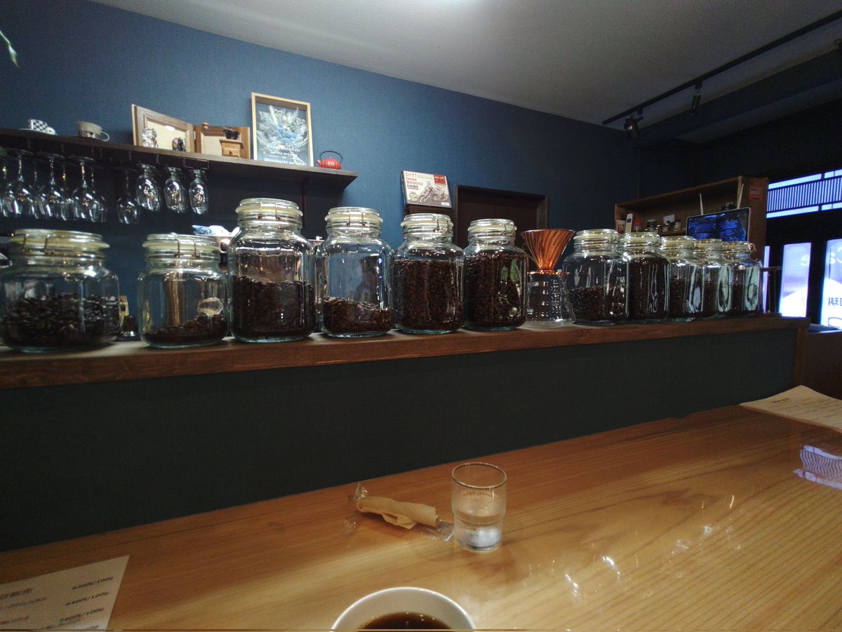 nbnb_1910's tweet image. 栃木県那須烏山市にオープンしたカフェ、みつばちの里。
かつて8耐にも参戦していた平澤さんのお店です。

RC30が見られて、美味しいコーヒーが頂けるお店です。👍️
#みつばちの里 
#RC30
#カフェ巡り