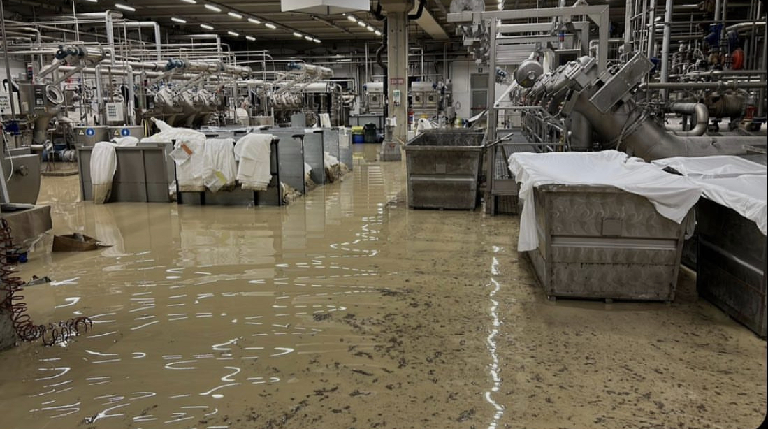 LaSpola1's tweet image. Si contano i danni del maltempo di ieri sera a #Prato ma anche a #Seano e #CampiBisenzio. Sospesa la produzione alla #Beste di Colle
bit.ly/3FKxTiG