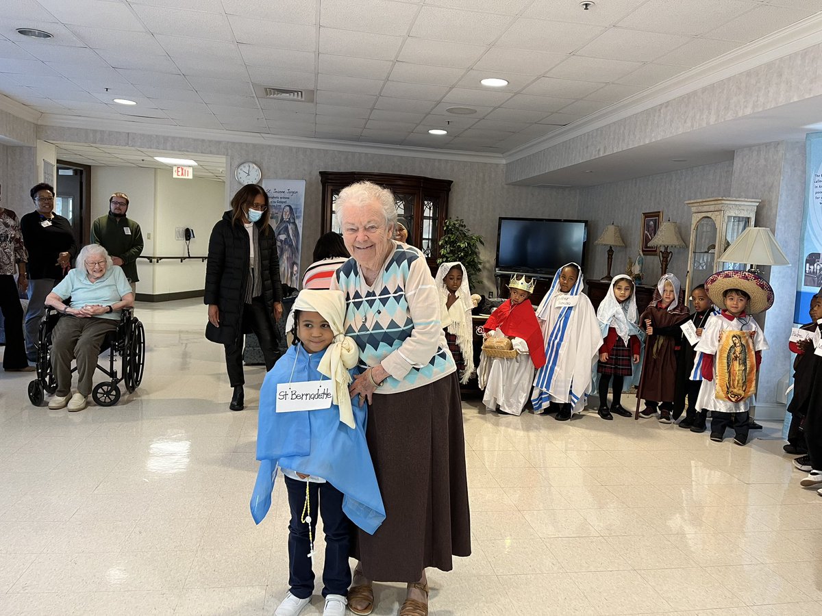 STA_Brookland's tweet photo. Our #STAJuniorSaints visited the Jeanne Jugan Home yesterday to spread love and joy to its residents!
#STABrookland #CCAServes
#ADWcommUNITY https://t.co/xWzr9dkRZi
