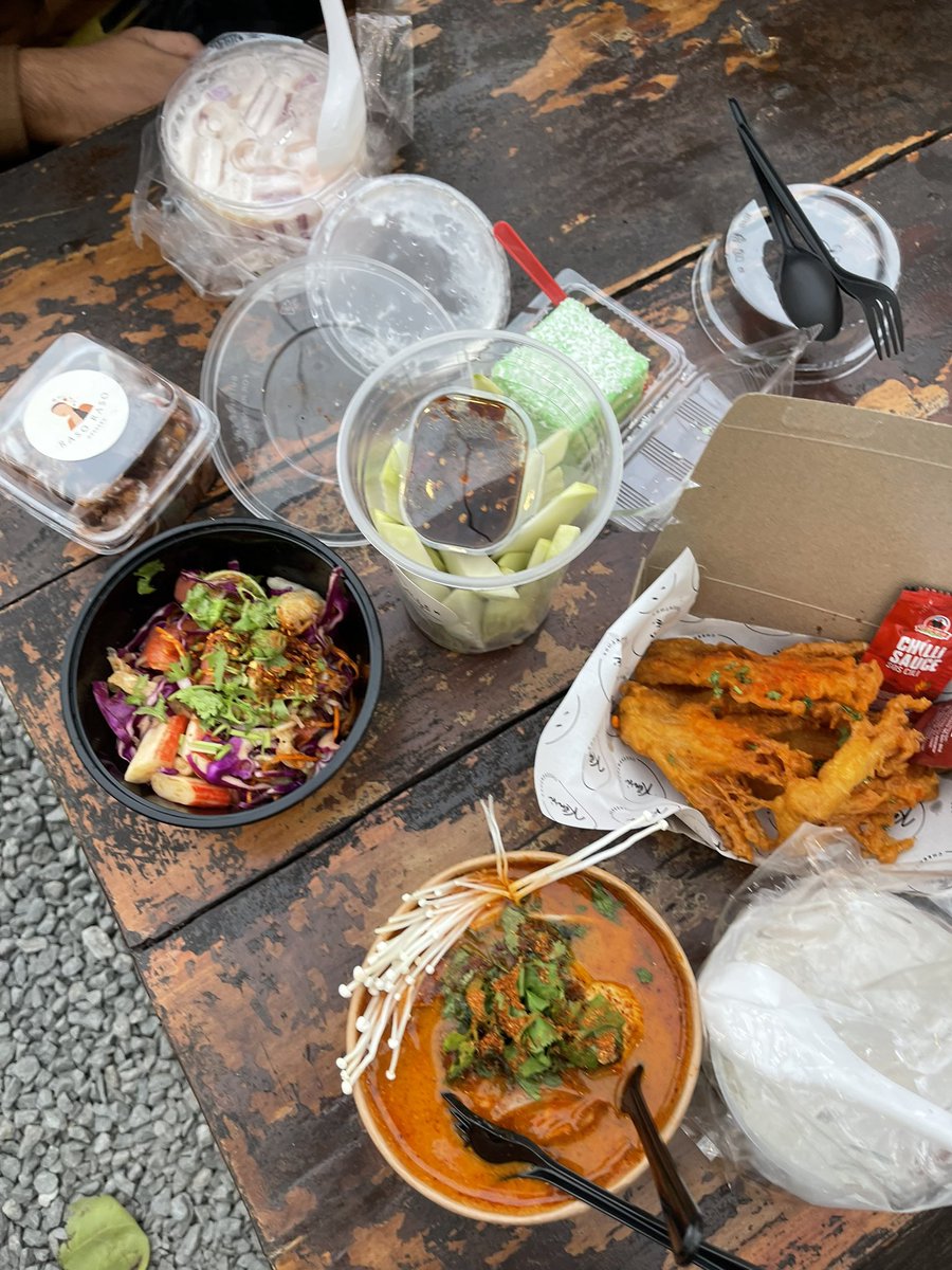 Twt_ParitBuntar's tweet photo. Food Vendor KONGSI 2.0 

Min dah pi. Makanan semua sedap. Mai lekaih harini 3 Nov sampai 4 Nov 2023. Dari 4.30 petang sampai 11 malam. 

📍CheekenTops Parit Buntar 
🥘Overall 8/10 https://t.co/cuCXiSNvLT