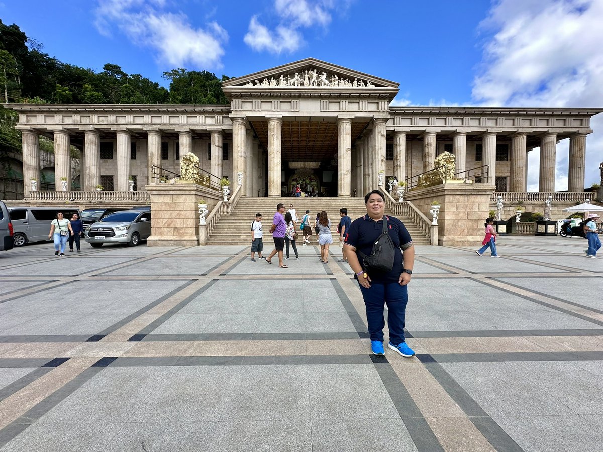 YanBasa's tweet photo. The Temple of Love... 😍🥰 #cebu #templeofleah #templeoflove https://t.co/3fA28WPAGc