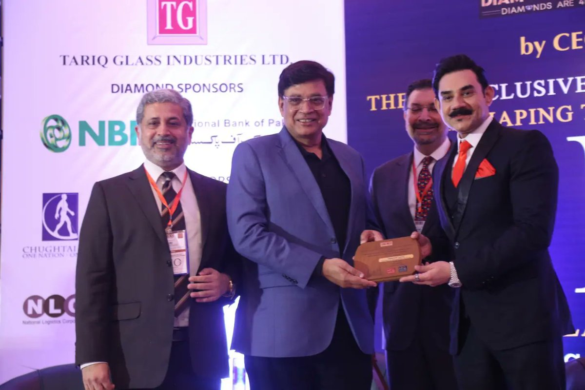 MobilinkBank's tweet photo. Catch highlights from the #CEOSummit where @ghazanfar_01shed light on the transformative power of microfinance in driving financial inclusion, joined by industry luminaries. 

#CEOClub #MMBLDost #VEON #WIN https://t.co/5goqKDaDLh