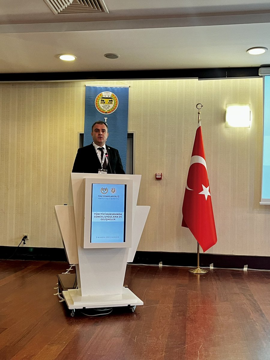 Tüketici Hukukunda Güncel Uygulama ve Gelişmeler Sempozyumunun ilk üç oturumunu bugün gerçekleştirdik. Yarın (Cumartesi) diğer üç oturumla (ürün güvenliği, e-ticaret, kargo) sempozyuma devam edeceğiz. Tüm paydaşlarımızı bekleriz.