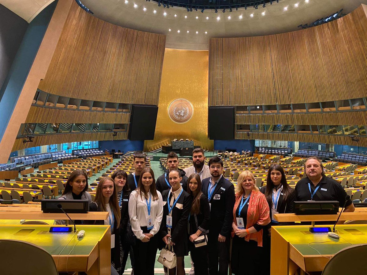unaserbia's tweet photo. Udruženje za Ujedinjene nacije Srbije organizovalo je ovog oktobra za 2 grupe mladih članova posetu sedištu @UN u Njujorku, sa programom u UNHQ i Misiji Srbije pri UN @SRBinUN, kao i susretima sa predstavnicima @WFUNA i kancelarije @UNYouthEnvoy.🇺🇳🇷🇸 #UN #Serbia #UZUNS70 #BIMUN20 https://t.co/H9yghUIJQQ
