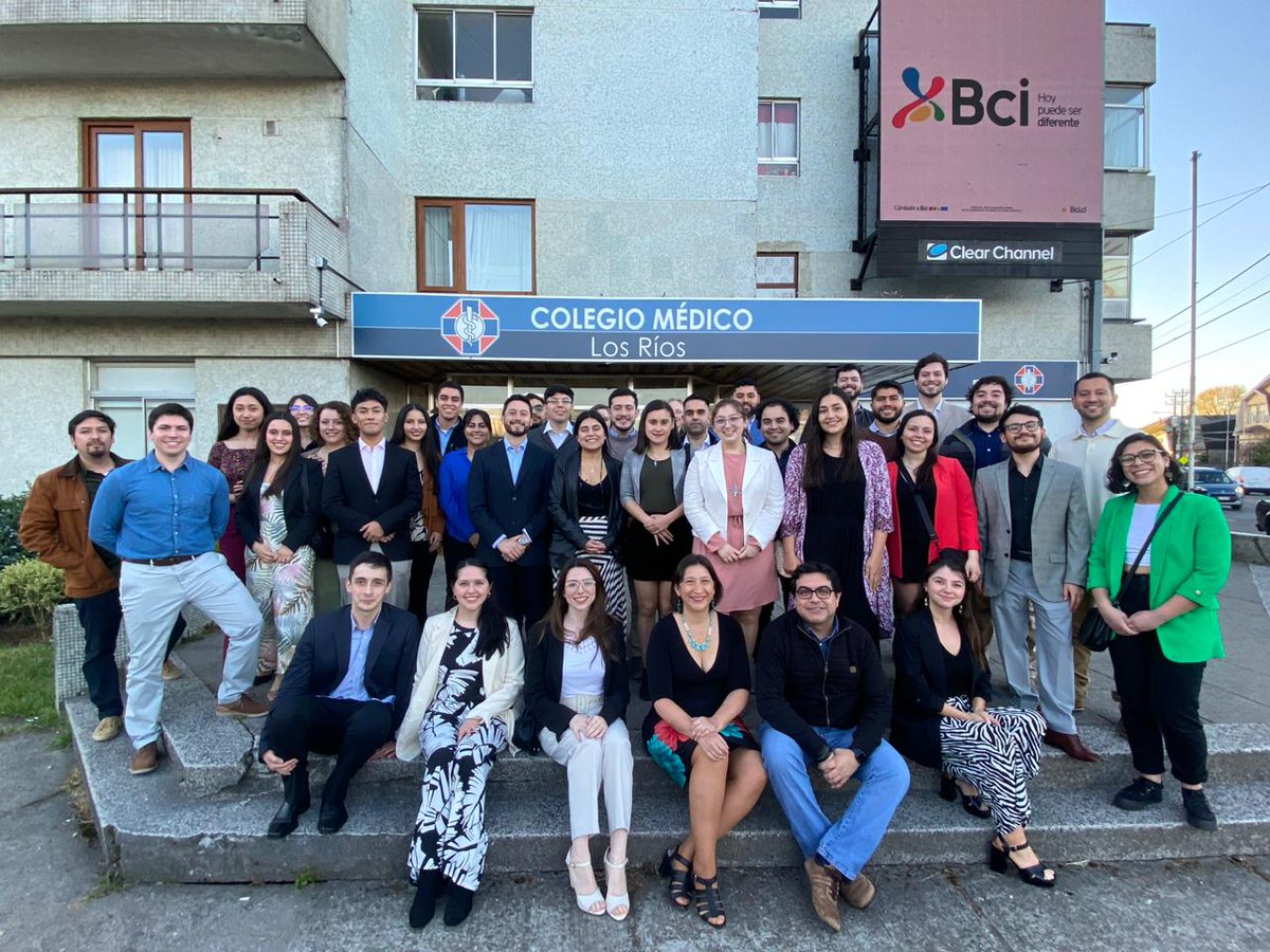 colmedvaldivia's tweet photo. ➡️Ceremonia previa a la promesa medica de la promoción 2022 de la carrera de medicina de la UACH. La actividad dirigida por nuestra presidenta Dra. Puga, consistió en conversar con los médicos sobre cuales son los compromisos que adquieren al momento de ejercer su profesión. https://t.co/pQ46LQsEZQ