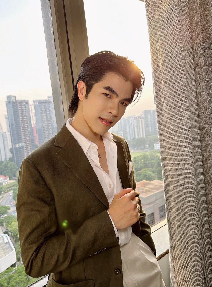 มาย ภาคภูมิ <a href="/milephakphum/">mile phakphum</a> พร้อมร่วมงาน GUERLAIN ION XMAS POP-UP ที่ประเทศสิงคโปร์แล้ววว 🐝✨

#MilexGuerlainSG #Guerlain #BeelieveinFantasy #ArtetMatière