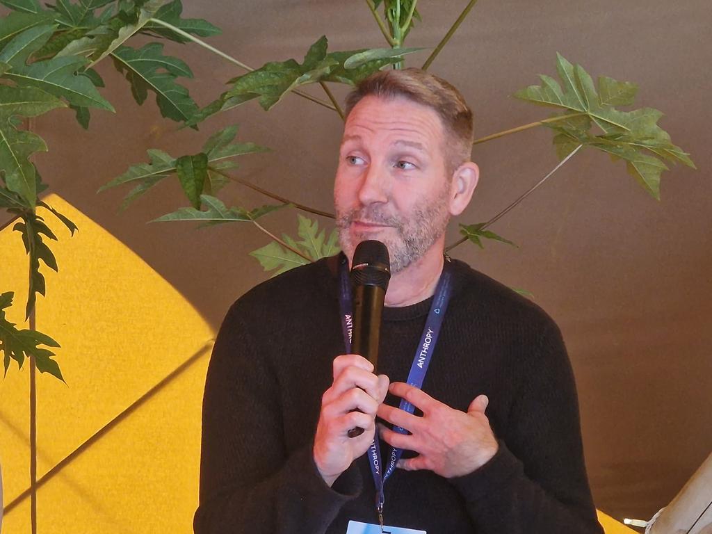 We count drug dealing but not #volunteering in GDP, explains Matt Whittaker of <a href="/ProBonoEcon/">PBE</a>, arguning that the third sector properly valued represents 10% of GDP #Anthropy23