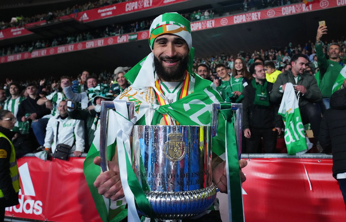 manu_colchon's tweet photo. Sí. Créetelo. Es OFICIAL. Nabil Fekir está de vuelta en una convocatoria del #RealBetis. 

252 días después. Está de vuelta. https://t.co/Hn4JbDZw6d