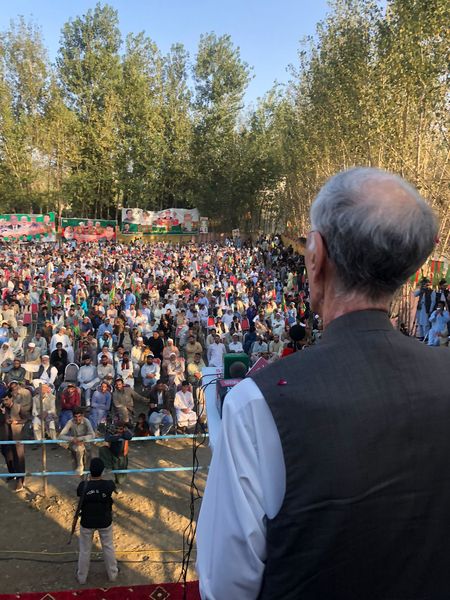 official_ptip's tweet photo. چیٸرمین پاکستان تحریکِ انصاف پارلیمنٹیرین پرویز خٹک کا بونیر جلسہ گاہ میں عوا سے خطاب۔
#ptipbuner #ptipgovernment #bunerjalsa #PervezKhattak #ptip #Bunir https://t.co/W5eoVS5MNn