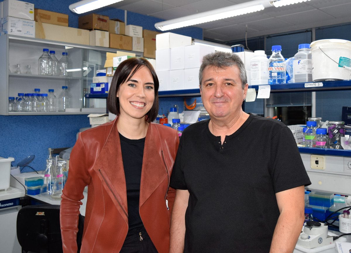 Alberto Marina <a href="/AlbertoMarina14/">Alberto Marina</a> del <a href="/IBV_CSIC/">IBV-CSIC</a>, junto a su equipo, recibió ayer en su laboratorio a <a href="/DianaMorantR/">Diana Morant</a>  <a href="/CienciaGob/">Ministerio de Ciencia, Innovación y Universidades</a>, tras recibir del <a href="/ERC_Research/">European Research Council (ERC)</a> una ayuda Synergy Grant para proyectos de investigación de excelencia.
<a href="/CSICval/">Casa de la Ciència CSIC València</a> <a href="/CSIC/">CSIC</a> <a href="/CSICdivulga/">CSIC Divulga</a>