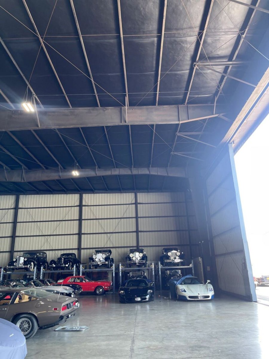 tounisha's tweet photo. Visiting a friend's private garage, so cool😎😎 https://t.co/JXHZpryW1Y