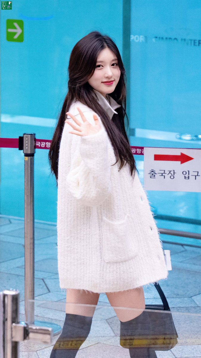 231103 GMP 출국 

공항에 초훈녀 등장✈ 

#아이브 #IVE #가을 #김가을 #GAEUL #Baddie