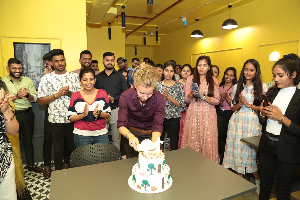 GoToTheAddress's tweet image. The Address gives a hearty &apos;green&apos; welcome to Team Plantix as they become part of our Indore community.

#ClientSuccess #NewClientAlert #ClientRelationship #ClientManagement #ClientAppreciation #ClientAcquisition #ClientExperience #CustomerSatisfaction #NewBusiness