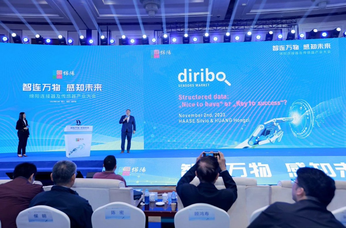 diribo_sensors's tweet image. Silvio Haase (CEO diribo) and Hongzi Huang (Director Greater China diribo) presented the diribo sensor platform at the Mianyang Connector & Sensor Conference "Smart Connecting Everything, Sensing the Future" in China and spoke about the importance of structured data.