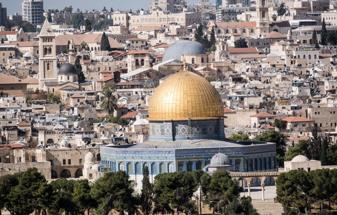 AlHakamWeekly's tweet photo. 🇵🇸🇮🇱 If Israel-Palestine issue persists, blocs will widen and evolve into a Third World War…

Kosovo Ahmadis meet Hazrat Khalifatul Masih V (aa). 

#Voicesforpeace #Palestine #Israel 

Summary ➡️ https://t.co/lEzaMDFzFc https://t.co/e40PURbQvL