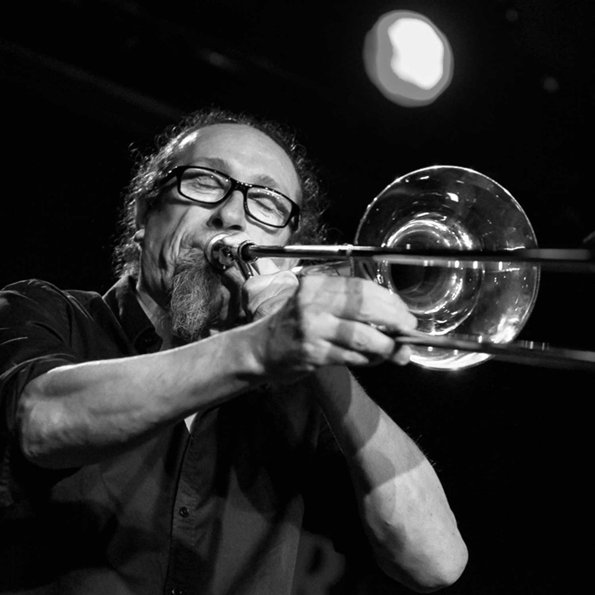elite_mic's tweet photo. Its a pleasure to welcome the great trombonist Ramon Fossati, who has joined the team of artists of our brand. We are confident that this new collaboration will help us improve the trombone products. Thanks for all, Ramon! https://t.co/is4BQS1O06