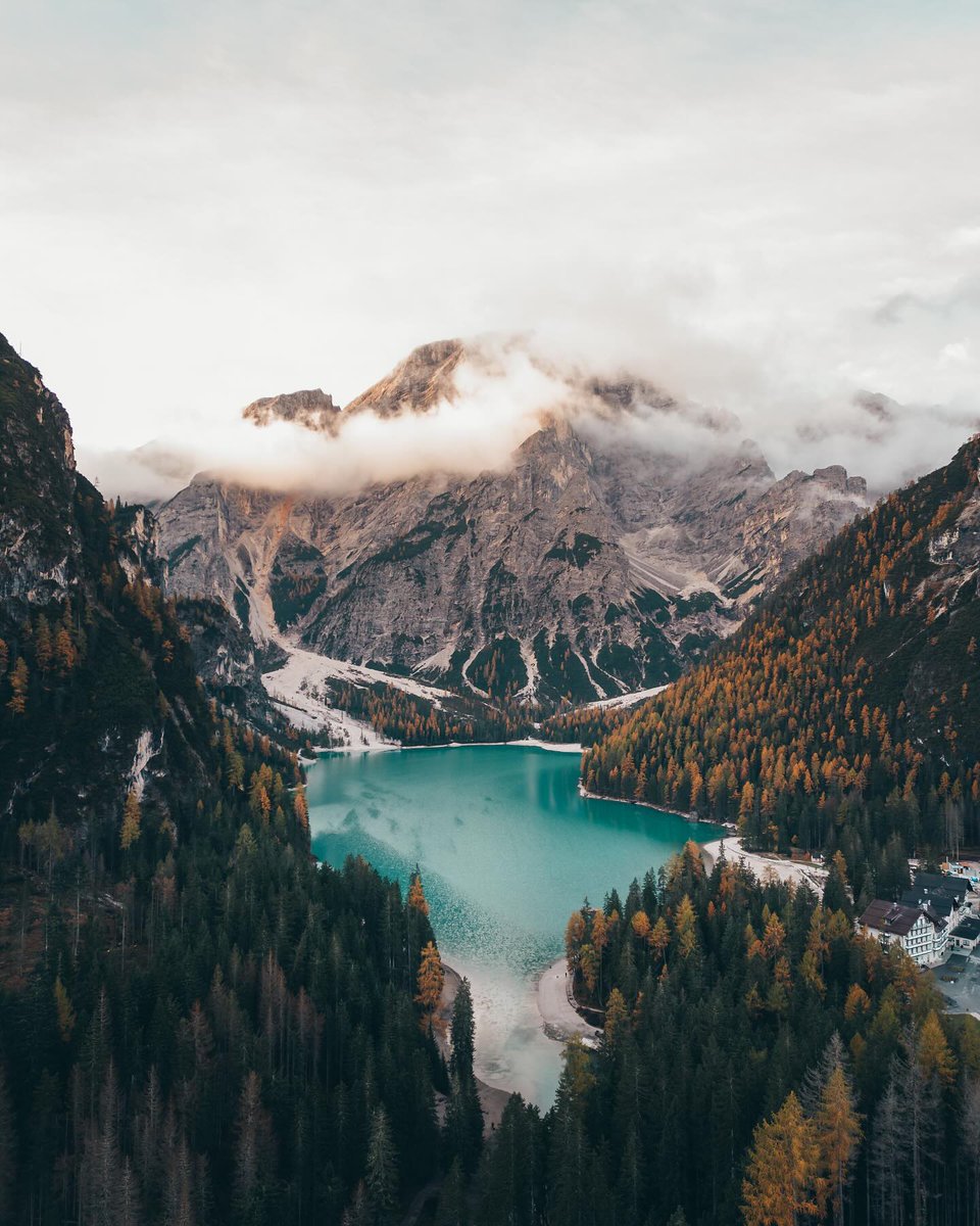 Lago di Braies - a place I wanted to see for so long. I was too stunned to speak when I saw its true beauty. It was even prettier than I imagined. I don’t know why but this place was to special for me!
#dreamermagazine #visualambassadors #roamnation #passionpassport #thewanderco