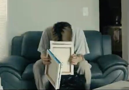 pepapepi72's tweet image. Could it be that those four paintings represent what I think it is! and you don&apos;t want to erase those memories? I want to cry.🥺

#EverythingEverywhere 

#vaultboy #eaJPark #JaePark #Jae #eaJ