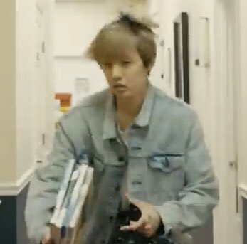 pepapepi72's tweet image. Could it be that those four paintings represent what I think it is! and you don&apos;t want to erase those memories? I want to cry.🥺

#EverythingEverywhere 

#vaultboy #eaJPark #JaePark #Jae #eaJ