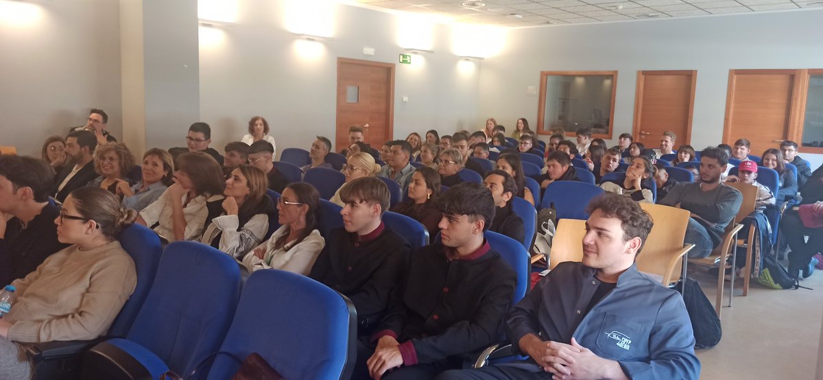 I Fira d'Empreses al CIPFP de Dénia. 
Tot un èxit! El nostre Viver d'Aprenentage hui més que mai té les portes obertes. Moltes gràcies per la participació de tothom! <a href="/olivanovaresort/">Oliva Nova</a> <a href="/CarrefourES/">Carrefour España</a> <a href="/paradores/">Paradores de Turismo</a> <a href="/Balearia/">Baleària 🛳️ Somos mar 🌊</a> #RestaurantAUSIAS