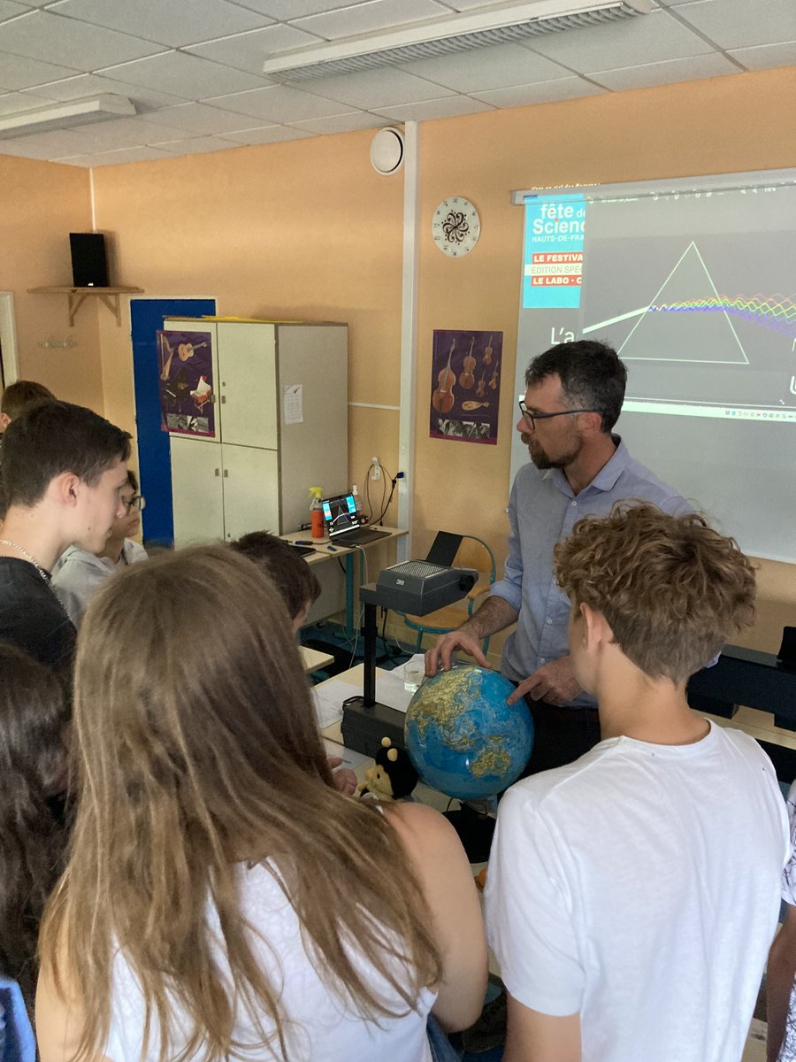 Vous aurez une chance d'accueillir les scientifiques d'une de nos Unités pour cette nouvelle saison de #MéliSciences, la récré scientifique du <a href="/CNRS/">CNRS 🌍</a> !
N'hésitez pas à candidater ! 🎉
Remplir le formulaire d'accueil ➡️ hauts-de-france.cnrs.fr/fr/demande-acc…