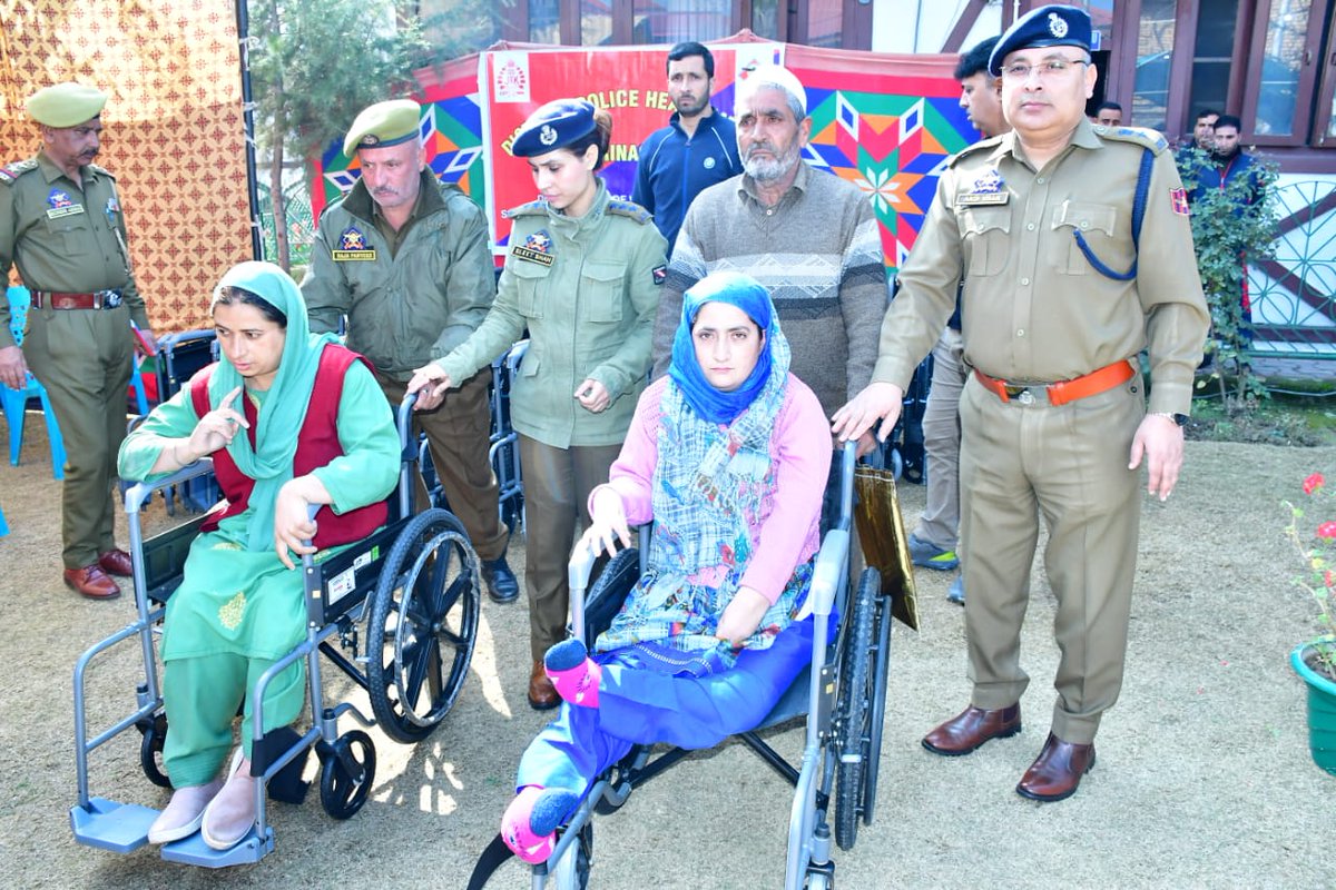SrinagarPolice's tweet photo. Srinagar Police distributed wheelchairs among specially-abled persons belonging to vulnerable &amp; economically weaker sections of society in DPL today, under the aegis of CAP 2023-24. https://t.co/AY1lXqH3xs