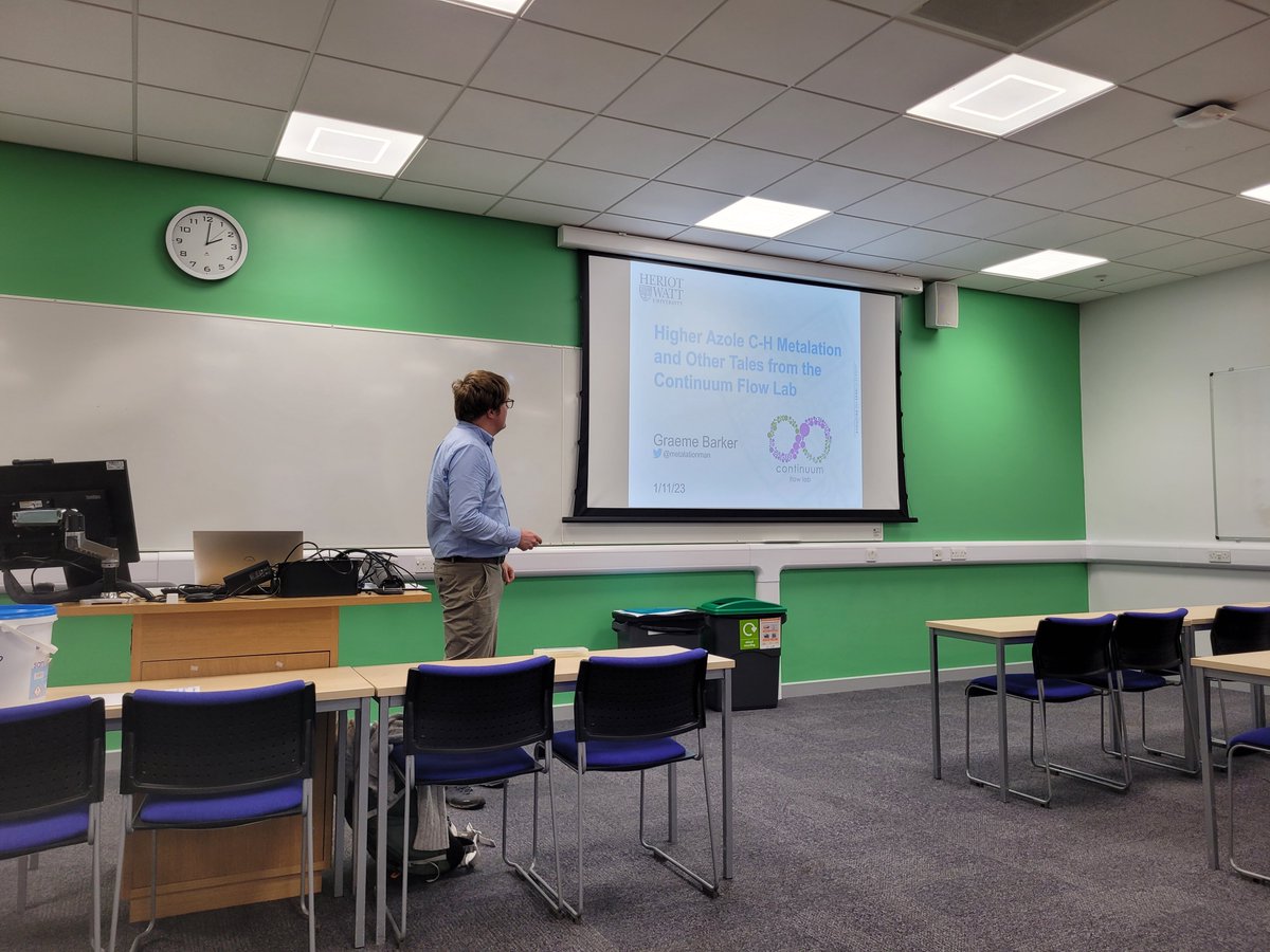 Was great to have @metalationman visit us at @keelechem this week to discuss his groups exciting work around azole synthesis, and the flow work with his colleagues in the continuum flow lab at @HeriotWattUni. Thanks for coming down Graeme!