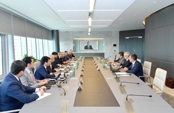ShirinTural's tweet photo. We held a meeting with Nail Maganov, the General Director of #Tatneft company, during which we discussed the priority directions of the company's cooperation with our country, as well as opportunities for setting up #jointproduction.
#SOCAR #Tatneft #EconomyAZ https://t.co/2935gSSQDh
