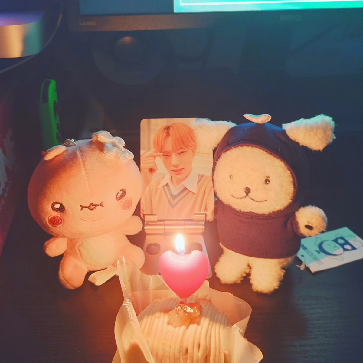 60974yahoo's tweet photo. 生日快樂❤️
買了蒙布朗來慶祝
第一次以這種方式為你慶生
以往都會畫下你的美貌
這次我懶了(⁠◡⁠ ⁠ω⁠ ⁠◡⁠)

今年的生日不知道是不是在兵營度過
感覺很特別（？？？

#민혁이의_그림이시작된날1103 https://t.co/Tf0SvMYwQh