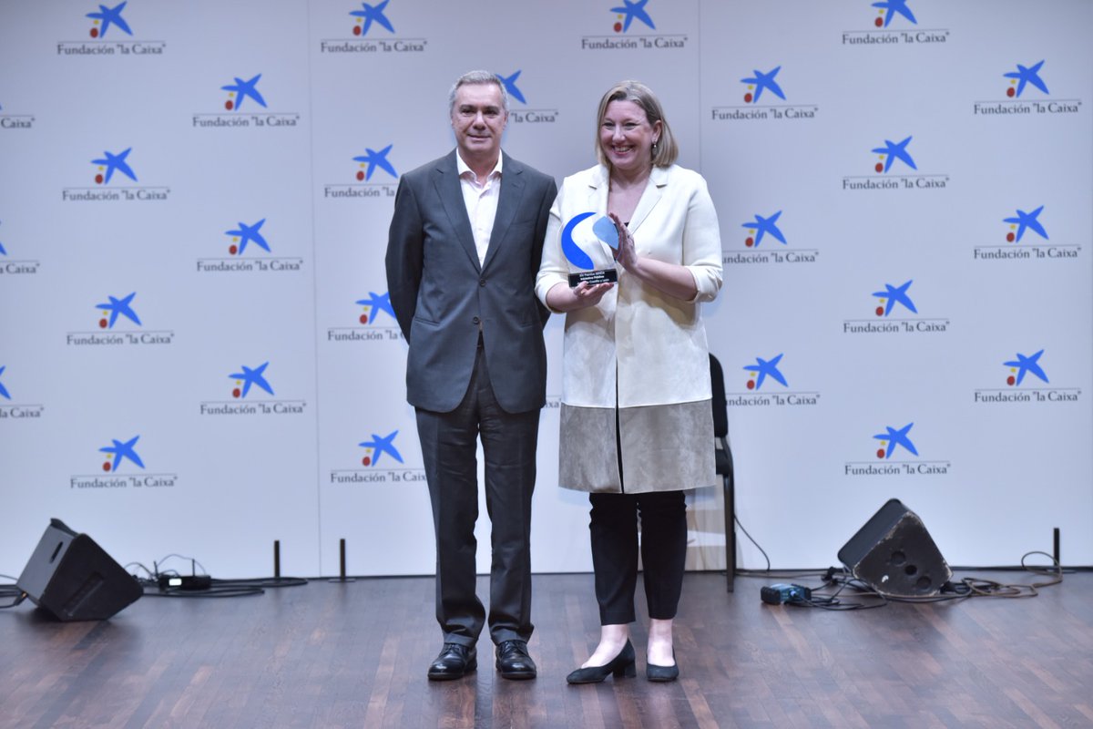 Grupo SENDA (@grupo_senda) on Twitter photo Isabel Blanco Llamas, consejera de Familia e Igualdad de Oportunidades de <a href="/jcyl/">Junta de Castilla y León</a> recibe el #PremiosSENDA 2023 “Iniciativa Pública” por El Programa Interuniversitario de la Experiencia de Castilla y León. Entrega: Sergio Garbín, director general de #EssenceSmartCare España Isabel Blanco Llamas, consejera de Familia e Igualdad de Oportunidades de <a href="/jcyl/">Junta de Castilla y León</a> recibe el #PremiosSENDA 2023 “Iniciativa Pública” por El Programa Interuniversitario de la Experiencia de Castilla y León. Entrega: Sergio Garbín, director general de #EssenceSmartCare España