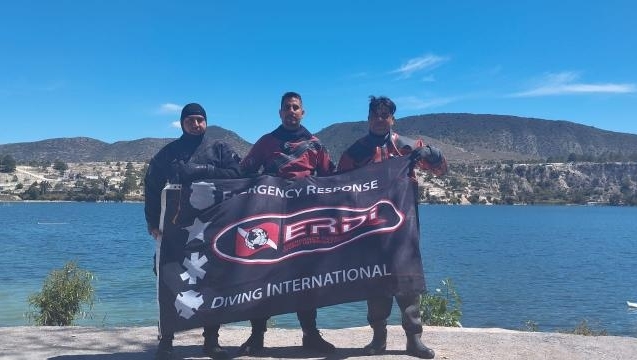 Raise that flag up high or bring it down deep these divers know how to enter the weekend the right way 🏴

#erdidivers #erdiflags

#diveflagfriday #weekend #raisetheflag